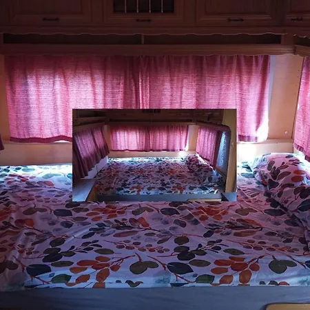 Mobilhome Jaunpass 208 キャンプ場